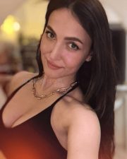 Adorable Elli AvrRam in a Black Sports Bra and Shorts Pictures 04