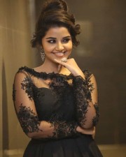 Aishwarya Devan Spotted At The Box Office India For The Promotion Of Film Kaashi In Search Of Ganga Photos