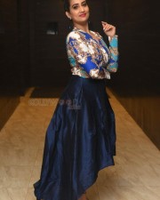 Anchor Manjusha At Meeku Maathrame Cheptha Pre release Event Photos