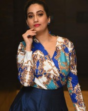 Anchor Manjusha At Meeku Maathrame Cheptha Pre release Event Photos