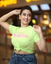 Anchor Manjusha wearing Yellow T Shirt Photos 12