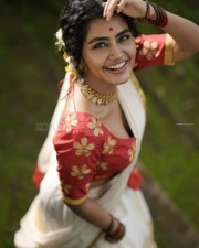 Anupama Parameswaran Onam Pic