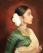 Beautiful Anupama Parameswaran in a Gold Silk Saree with a Green Blouse with Golden Stripes Photos 04