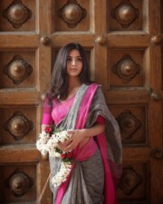 Beautiful Kashmira Pardeshi in a Handloom Linen Saree Photos 01
