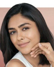 Beautiful Mrunal Thakur Closeup Picture 01 Beautiful Mrunal Thakur Closeup Picture 01