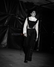 Beautiful Mrunal Thakur in a Monochromatic Outfit Pictures 06