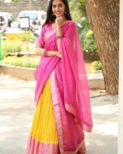 Beautiful Simrat Kaur Saree Pictures