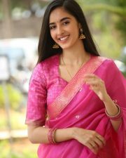 Beautiful Simrat Kaur Saree Pictures