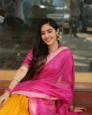 Beautiful Simrat Kaur Saree Pictures