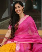 Beautiful Simrat Kaur Saree Pictures