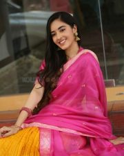 Beautiful Simrat Kaur Saree Pictures