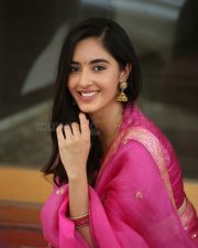 Beautiful Simrat Kaur Saree Pictures