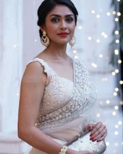 Bollywood Actress Mrunal Thakur Sexy Photos 02 Bollywood Actress Mrunal Thakur Sexy Photos 02