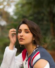 Bollywood Actress Parineeti Chopra Closeup Picture 01