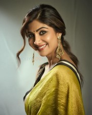 Bollywood Actress Shilpa Shetty in Mustard Saree Photoshoot Pictures 02