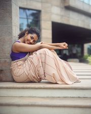 Bubbly Beauty Anupama Parameswaran in a Light Saree with a Sleeveless Purple Blouse Photos 07