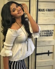 Cute Actress Anupama Parameswaran Photos
