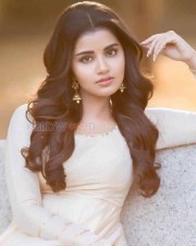 Cute Actress Anupama Parameswaran Photos