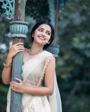 Cute Actress Anupama Parameswaran Photos