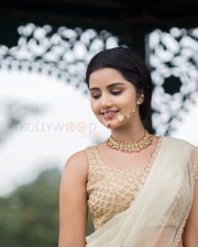 Cute Actress Anupama Parameswaran Photos