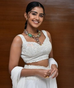 Cute Anupama Parameswaran at Karthikeya 2 Press Meet Photos 17