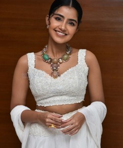 Cute Anupama Parameswaran at Karthikeya 2 Press Meet Photos 24