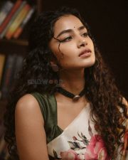 Cute Anupama Parameswaran in a Floral Rose Printed Saree and Sleeveless Blouse Pictures 02 Cute Anupama Parameswaran in a Floral Rose Printed Saree and Sleeveless Blouse Pictures 02