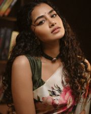 Cute Anupama Parameswaran in a Floral Rose Printed Saree and Sleeveless Blouse Pictures 04 Cute Anupama Parameswaran in a Floral Rose Printed Saree and Sleeveless Blouse Pictures 04