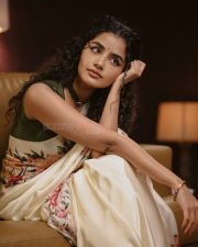 Cute Anupama Parameswaran in a Floral Rose Printed Saree and Sleeveless Blouse Pictures 09
