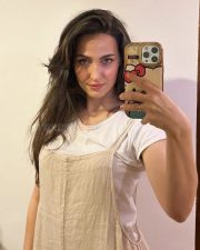 Cute Model Elli AvrRam Selfie Photos 01