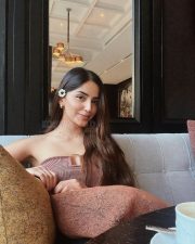 Cute and Stylish Kashmira Pardeshi Flower Pictures 01