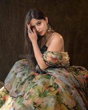 Dazzling Kashmira Pardeshi in a Yellow Printed Lehenga Set Photoshoot Pictures 03