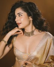 Desirable Mithila Palkar Cleavage in a Gold Silk Saree Photos 03