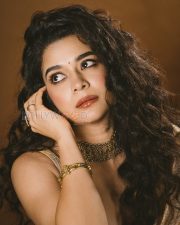 Desirable Mithila Palkar Cleavage in a Gold Silk Saree Photos 04