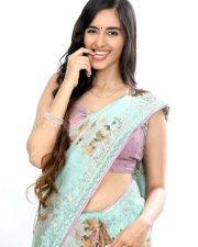 Dirty Hari Actress Simrat Kaur Sexy Pictures 01