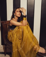 Dreamy Beauty Neha Shetty in a Golden Saree with Black Sleeveless Blouse Photos 02
