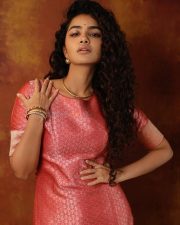 Elegant Actress Anupama Parameswaran in a Pink Brocade Silk Blouse Photos 07