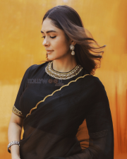 Elegant Actress Mrunal Thakur in a Black Gold Border Chiffon Saree Photos 02