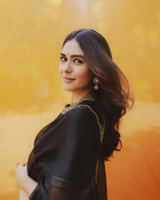 Elegant Actress Mrunal Thakur in a Black Gold Border Chiffon Saree Photos 06