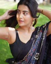Elegant Actress Rashi Singh in a Black Blouse Dark Printed Saree Photos 01