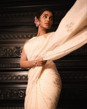 Elegant Heroine Anupama Parameswaran in a Cream Handover Floral Embroidered Saree Photos 02