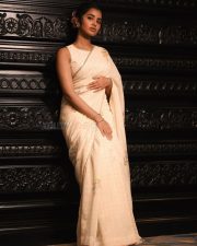 Elegant Heroine Anupama Parameswaran in a Cream Handover Floral Embroidered Saree Photos 09