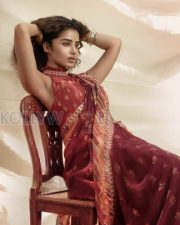 Enchanting Actress Anupama Parameswaran in a Maroon Floral Printed Saree Photos 02 Enchanting Actress Anupama Parameswaran in a Maroon Floral Printed Saree Photos 02