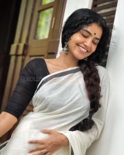 Enchanting Anupama Parameswaran in a White Traditional Saree with Black Blouse Pictures 01