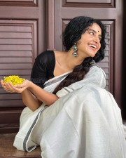 Enchanting Anupama Parameswaran in a White Traditional Saree with Black Blouse Pictures 05