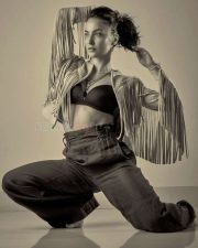 Ganapath Part 1 Movie Actress Elli Avram Photoshoot Stills 01