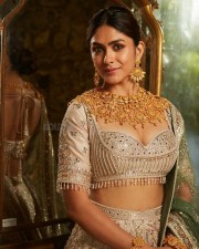 Glam Mrunal Thakur Pictures 01 Glam Mrunal Thakur Pictures 01