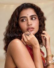 Glamorous Actress Anupama Parameswaran in a Red Floral Printed Saree Photos 04 Glamorous Actress Anupama Parameswaran in a Red Floral Printed Saree Photos 04