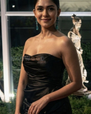 Glamorous Actress Mrunal Thakur in a Black Strapless Satin Gown Photos 02