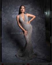 Glamour Queen Shriya Saran Photoshoot Pictures 01